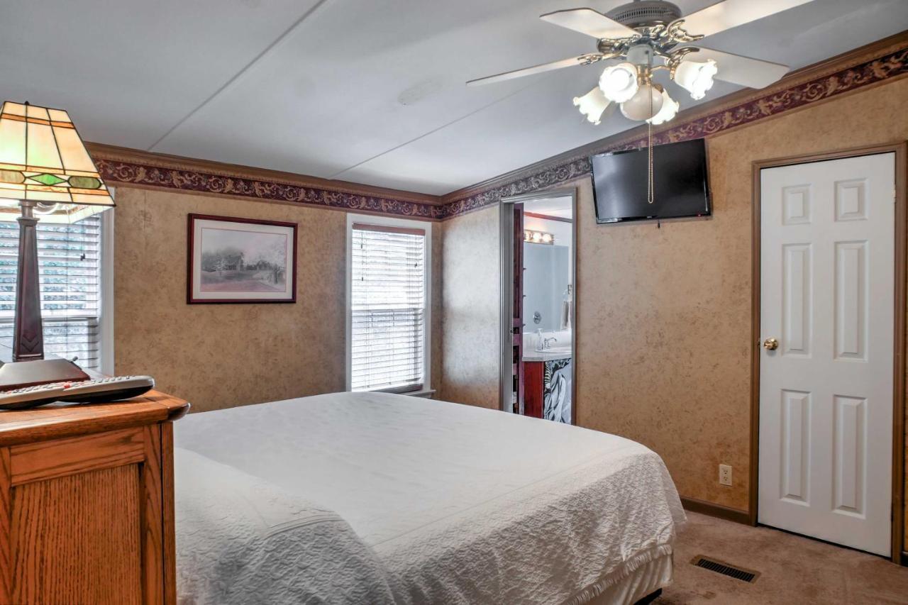 Ooltewah Cabin With Grill, Pool Table And Porch! Exterior foto